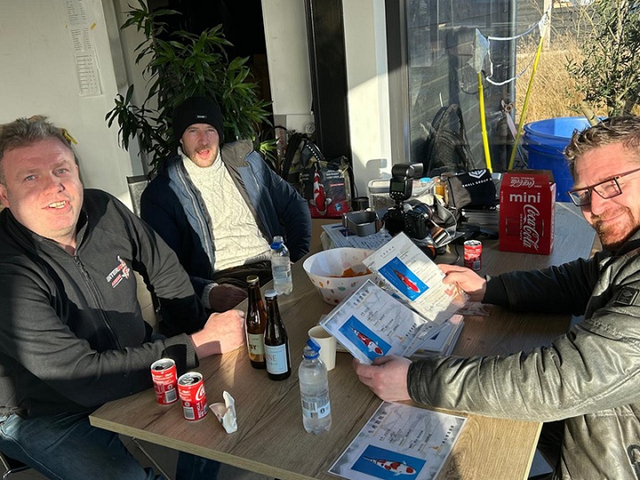 Internationaal gezelschap in ameide