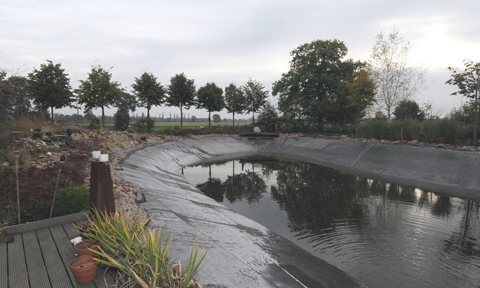 De bouw van de grote natuurvijver