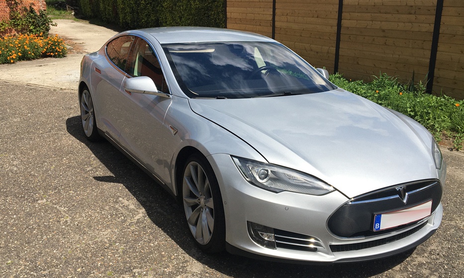 Tesla te koop