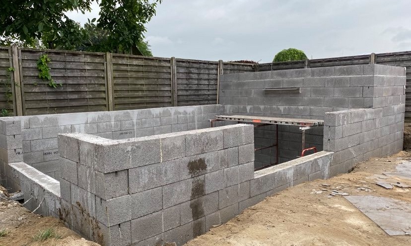 Vijverbouw is zware arbeid