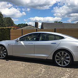 Tesla te koop: afbeelding 3